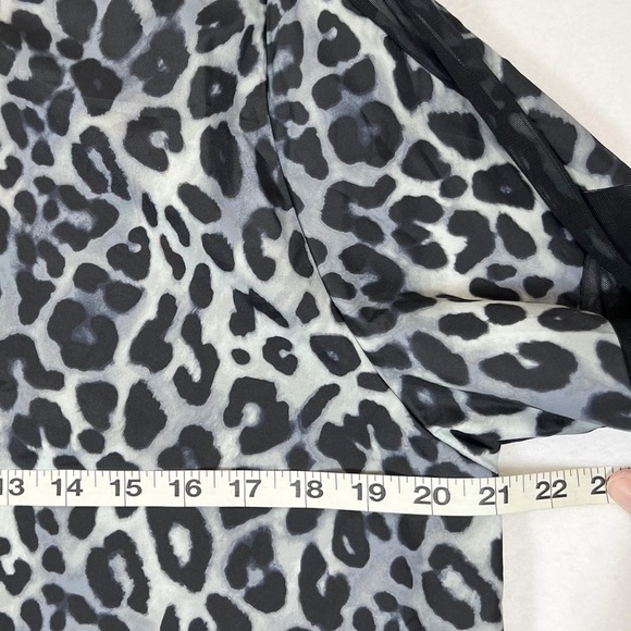 PINK‎ Victoria’s Secret Snow Leopard Print Windbreaker Gorpcore Trendy Size XS - Picture 15 of 15
